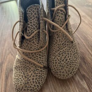 Leopard Print Tom’s Wedge Shoes